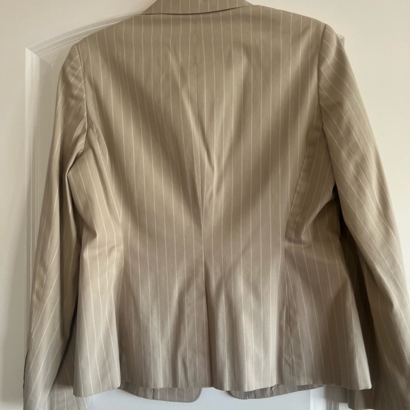 Michael Kors Beige Pinstripe Blazer and Slacks. Size 10 - Picture 4 of 7